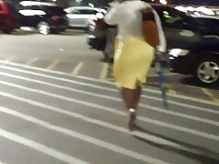 Geniş kalça, milf dar sarı etek...