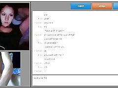 Sevimli Bayan, gösteren göğüsleri ve derinden parmağını emmek