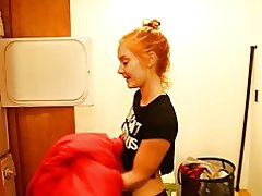 Genç horoz temizler